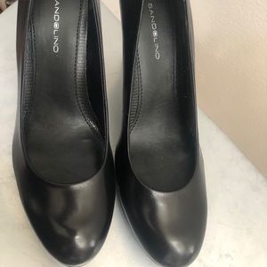 Bandolino black leather heels